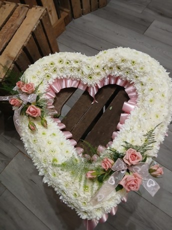 Heart Pink ribbon edging